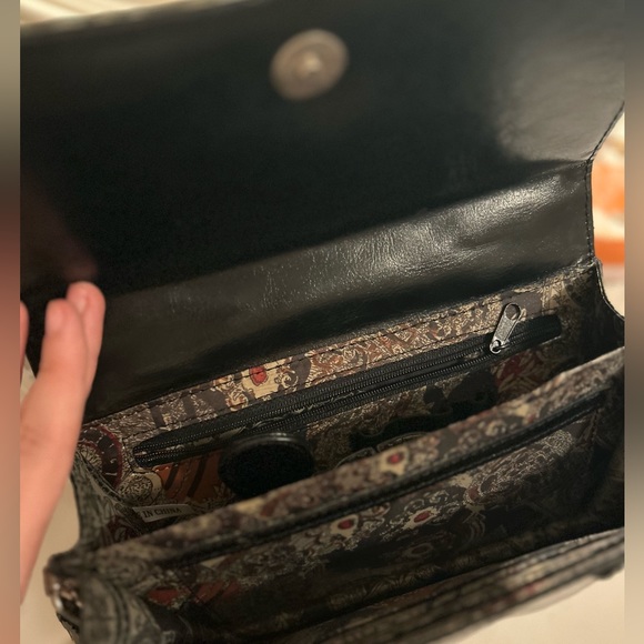 Cute vintage black leather crossbody/handbag - Picture 3 of 4